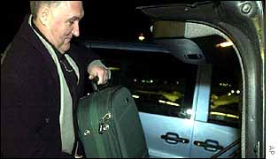 Jacques Baute of IAEA with the Iraqi suitcase of documents