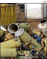 UN inspectors at suspected Iraqi chemical weapons site