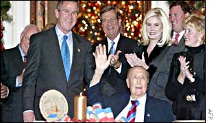 Senator Lott (in the middle) with President George W Bush and Senator Strom Thurmond (seated)