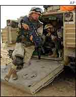 US soldier trains for rapid dismounting in Kuwait