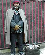 Hal in front of railings