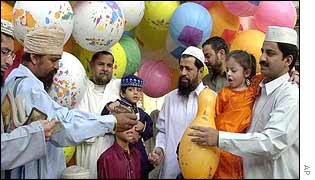 Children are bought balloons in Karachi for the Muslim feast of Eid al-Fitr 
