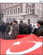 Turkish civil servants press for the country's EU membership at a demonstration in Istanbul 