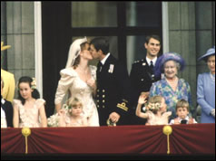 Photograph of the Duke and Duchess of York kissing on Buckingham Palace balcony