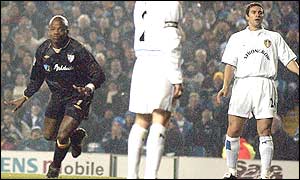 Julio Dely Valdes puts Malaga ahead on aggregate when he scores the opening goal