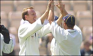 Shaun Udal celebrates with his Hampshire teammates