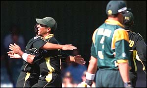 Waqar Younis celebrates with team-mate Saqlain Mushtaq after dismissing South African batsman, Jacques Kallis