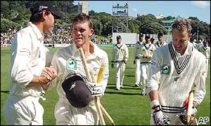 New Zealand captain Stephen Fleming congratulates Lou Vincent and Mark Richardson