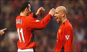 Veron's spectacular goal helped Man Utd to a 3-0 win over strugglers West Ham