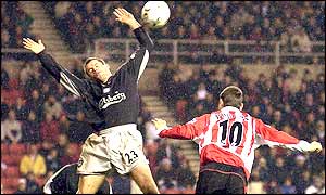 Sunderland are awarded a penalty after Liverpool defender Jamie Carragher handles the ball, but Chris Kirkland saves Gavin McCann's spot-kick