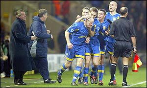 Leeds boss Terry Venables is joined on the touchline by opening goalscorer Danny Mills