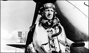 Alec Guinness on the set of the film The Malta Story