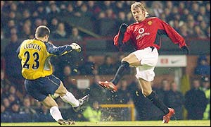 Goalkeeper Carlo Cudicini beats Manchester United's David Beckham to the ball 