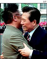 South Korean President Kim Dae-jung (right) is embraced by North Korean leader Kim Jong-il during a departure ceremony at Pyongyang airport 15 June 2000