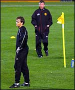 Mark Bosnich (left) and Alex Ferguson during Man Utd training