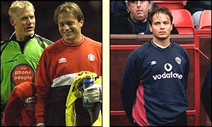 2000 - Mark Bosnich with Peter Schmeichel and on the Manchester United bench