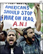 Muslims demonstrate in Pakistan