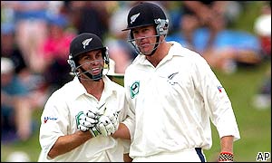Robbie Hart and Jacob Oram congratulate each other on New Zealand's victory