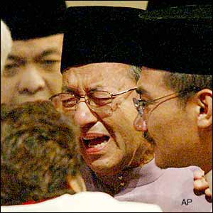 Malaysian Prime Minster Mahathir Mohamad in tears, 22 June 2002 (AP photo)