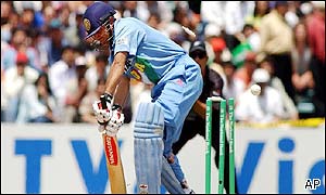 Shane Bond clean-bowls opener Sehwag for 0 after New Zealand win the toss and elect to field