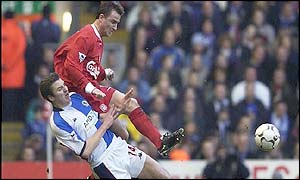Vladimir Smicer of Liverpool clashes with Nils-Eric Johansson of Blackburn 