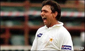 Pakistan spinner Saqlain Mushtaq takes his 200th Test wicket 