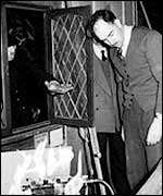 A 50s film crew puzzle over how to show the Great Fire of London