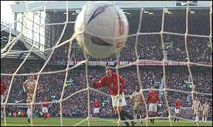 Ruud van Nistelrooy scores from the spot for Man Utd