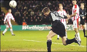 Neil Mellor scores his first senior goal for Liverpool against Sheffeild United