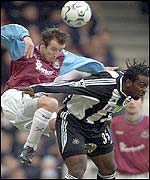 West Ham's Lee Bowyer and Newcastle's Olivier Bernard 
