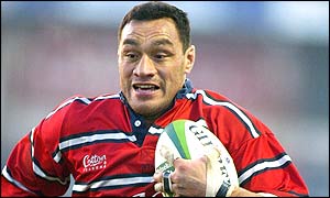 Man-of-the-match Junior Paramore of Gloucester on the way to his first try