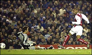 Thierry Henry scores for Arsenal