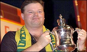 Barneveld holds the trophy aloft