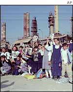 Iraqi children act as human shields