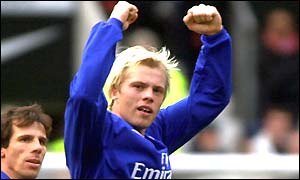 Chelsea's Eidur Gudjohnsen celebrates his goal