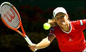 Henin-Hardenne stretches for the ball