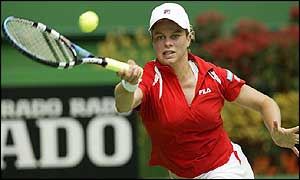 Kim Clijsters stretches for a forehand