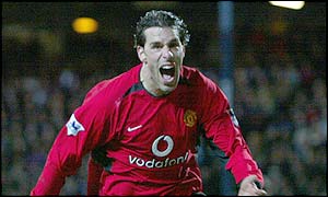Ruud van Nistelrooy wraps up a 3-1 win (4-2 on aggregate) with 15 minutes still to go