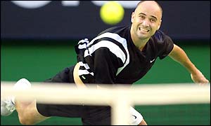 Agassi displays crushing form as he clinches the second set 6-2