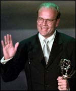 Kelsey Grammer receives his Emmy award in 1998