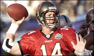 Tampa Bay Buccaneers quarterback Brad Johnson gets ready to pass the ball
