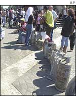 Queues for cooking gas