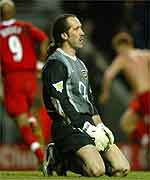 Arsenal keeper David Seaman is dejected