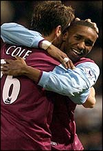 Joe Cole congratulates winning scorer Jermain Defoe