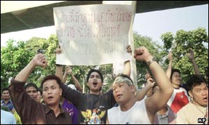 Thai protesters outside the Cambodian embassy in Bangkok