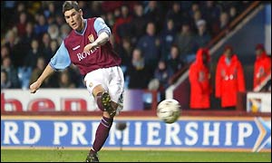 Gareth Barry scores Villa's third