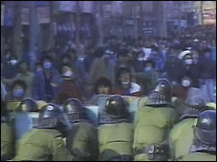 Police confront demonstrators in Seoul