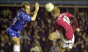 Scholes gets one of Man Utd's few first-half chances when his shot hits the crossbar