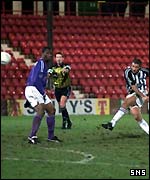 Brewster comes close with a curling shot