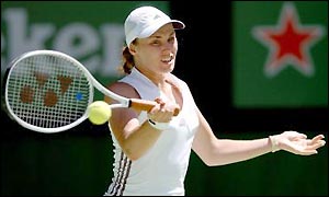 Hingis and Capriati battle in the blistering heat but Capriati takes the title
